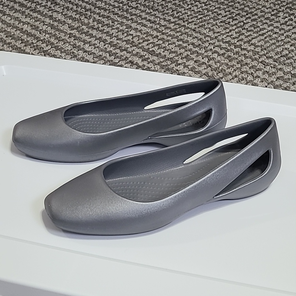 NWOT CROCS SIZE 7 SLIP ON SHOES NO BOX GRAY